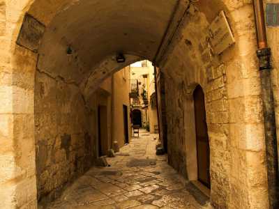 Bari, sotto un arco i resti di una chiesa millenaria